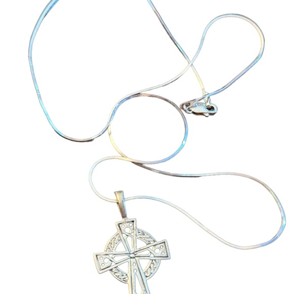 Peter stone Celtic crosss sterling silver 925 necklace & pendant - Picture 2 of 6